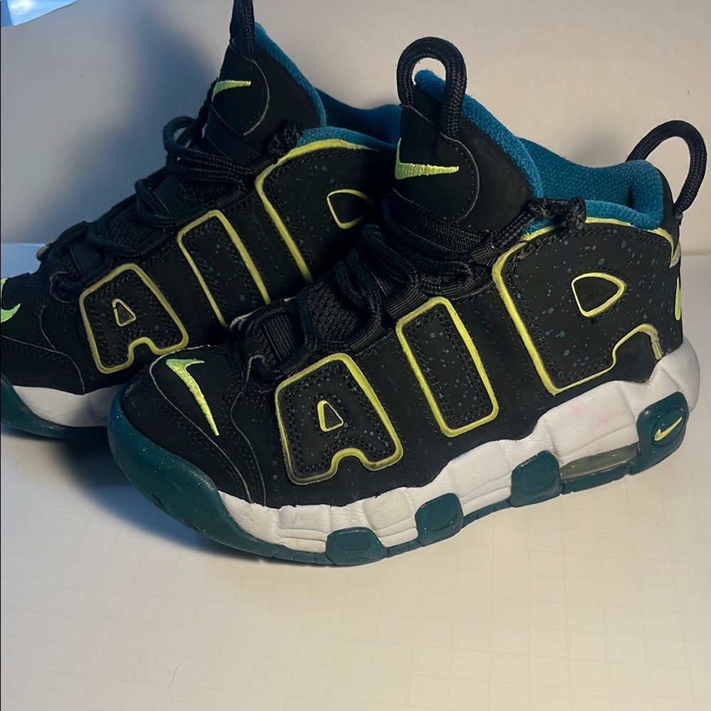 Nike Kids Black and Green Sneakers